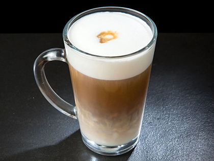 Латте макіато належить до коктейлів на основі кави